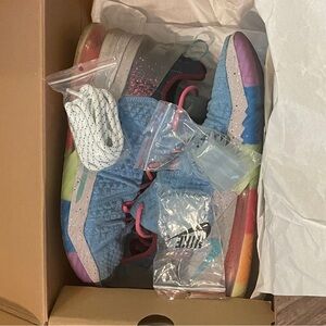 LeBron 18 University Blue Metallic Gold size 10M